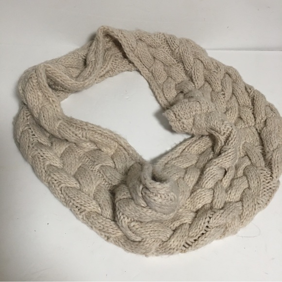 Chunky Cable knit circle infinity scarf oatmeal Alice V ITALY EUC - Picture 2 of 10